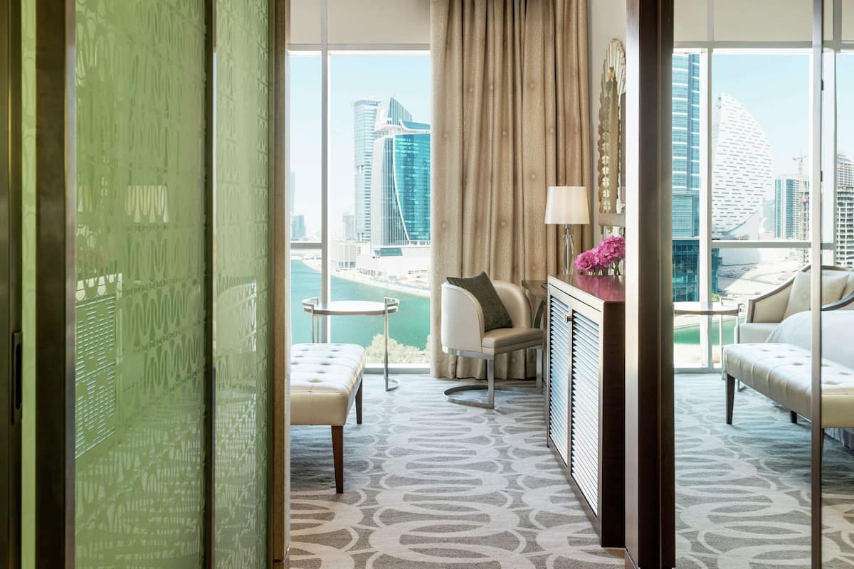 Minibar, in-room safe, individually decorated, individually furnished