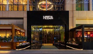 4 间餐厅,供应早餐、午餐和晚餐,美洲菜