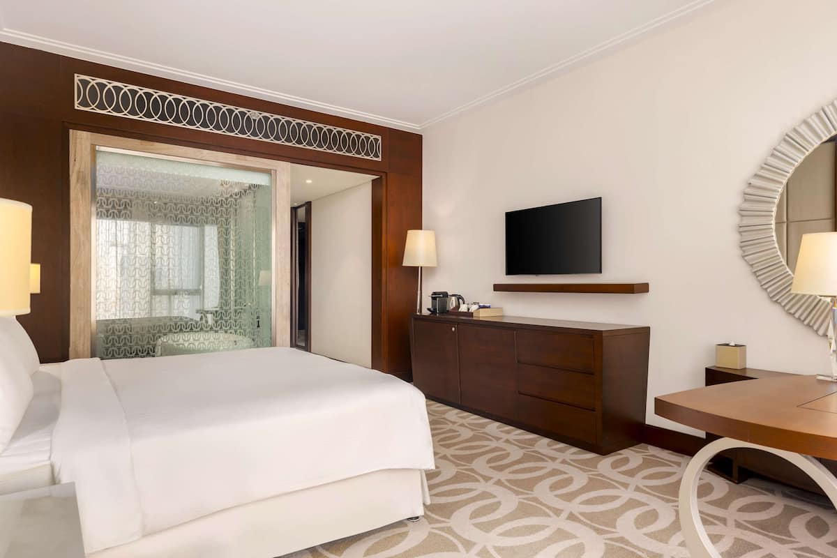 Minibar, in-room safe, individually decorated, individually furnished