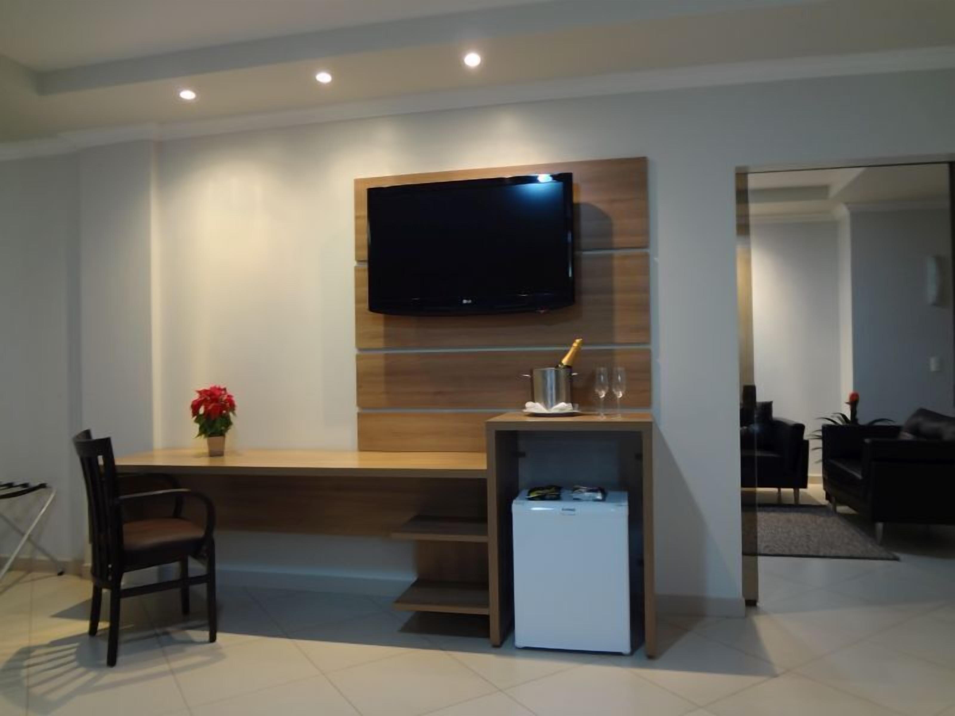 room (grand master) | minibar, in-room safe, individually decorated, desk