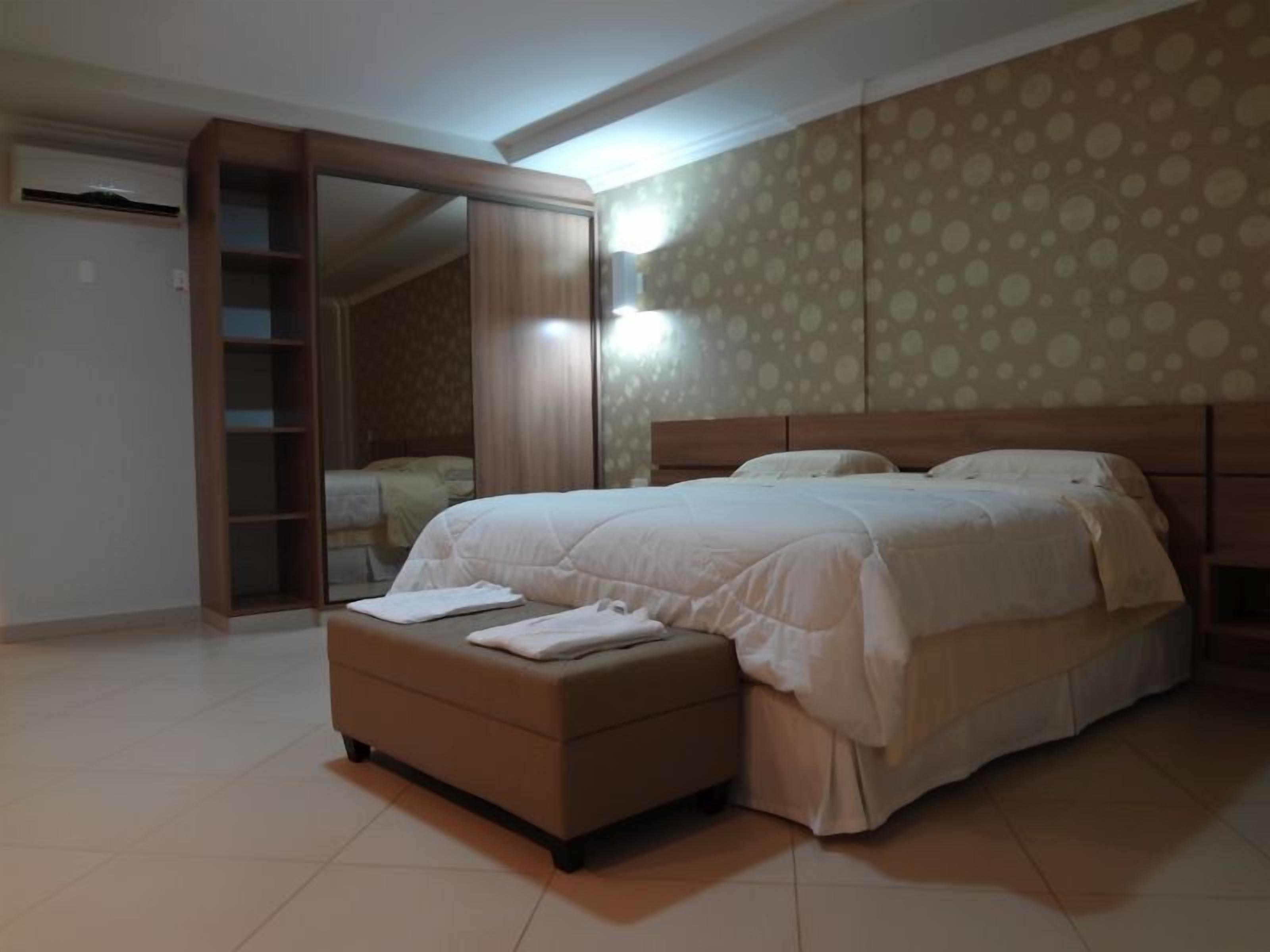 room (grand master) | minibar, in-room safe, individually decorated, desk