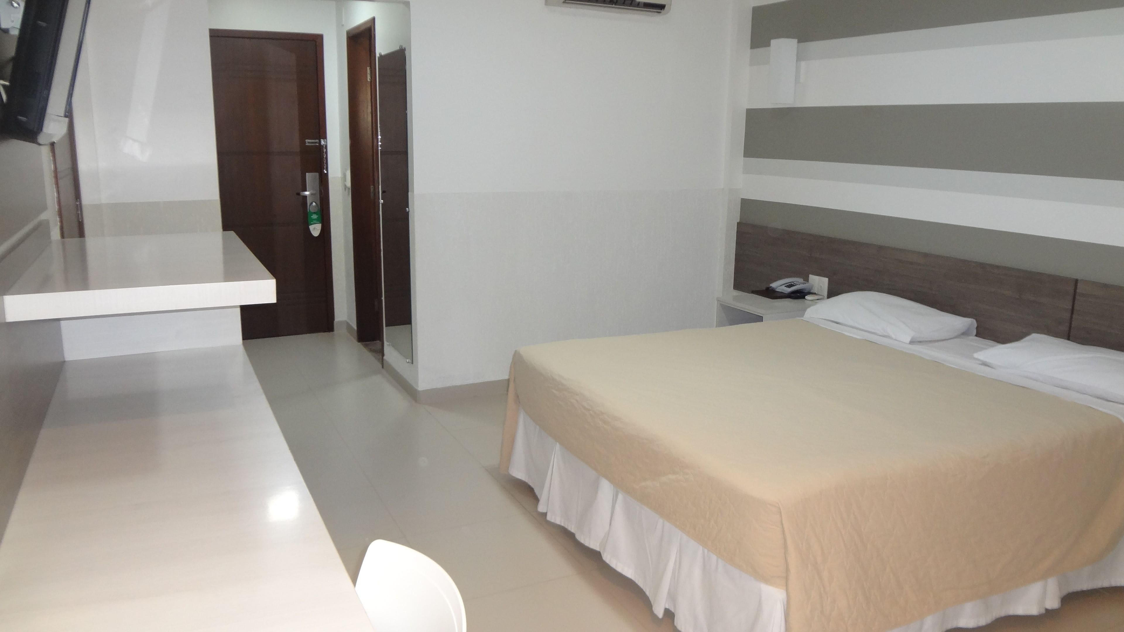 minibar, in-room safe, individually decorated, desk