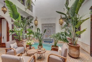 Indoor pool, a heated pool - Riad Clefs D'orient (Marrakech)