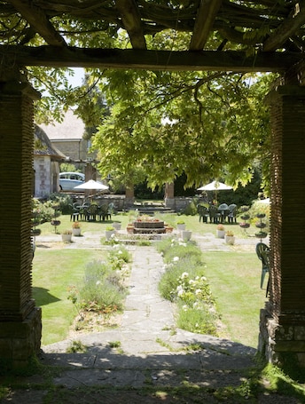 Garden. The Caledonian Island Hotel
