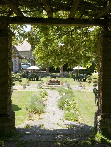 The Caledonian Island Hotel