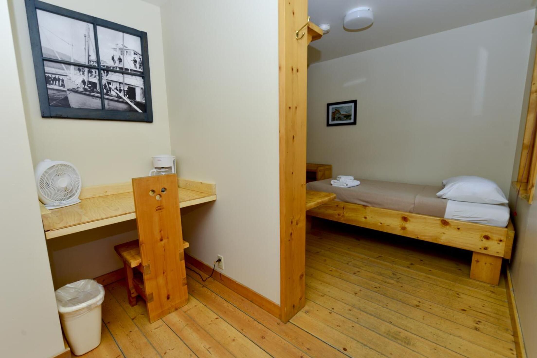 1 bedroom, desk, free wifi