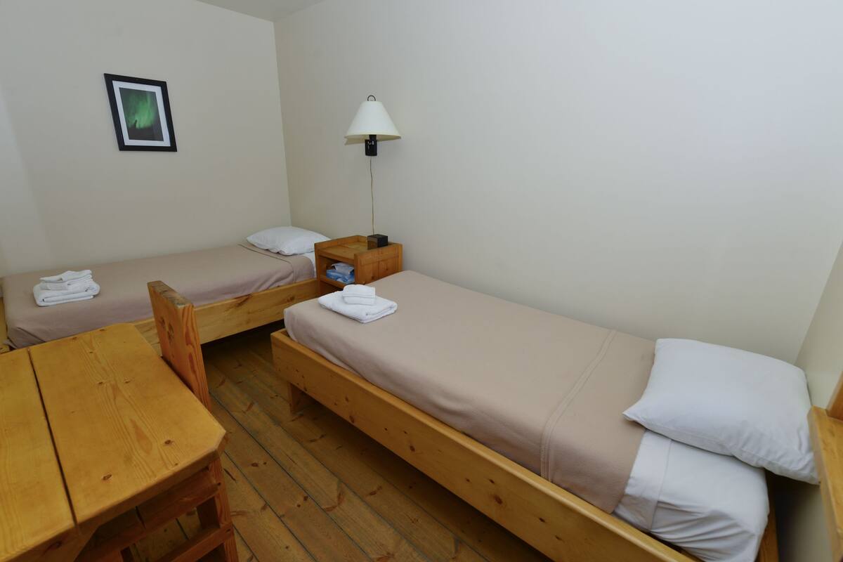 1 bedroom, desk, free wifi