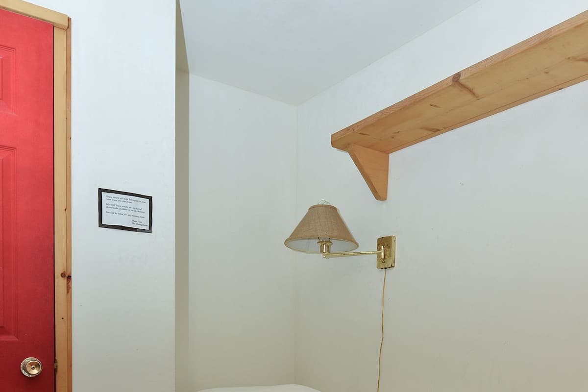 Triple Room | Desk, free WiFi