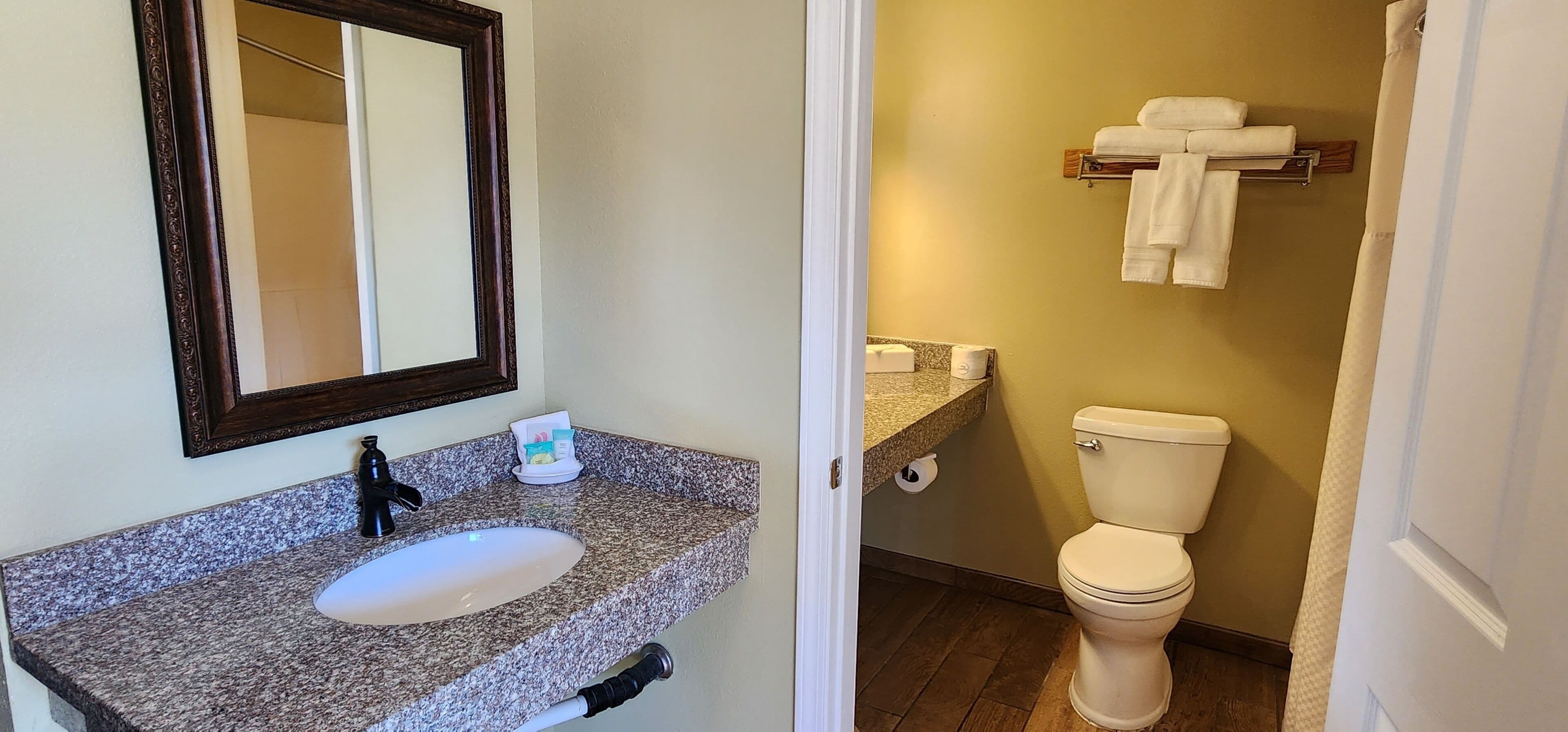 combined shower/bathtub, towels