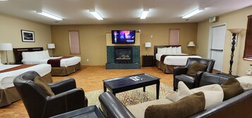 Executive Studio Suite, Multiple Beds-Ground Floor No Pets | Wifi y ropa de cama