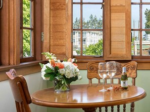 Deluxe King | Iron/ironing board, rollaway beds, bed sheets