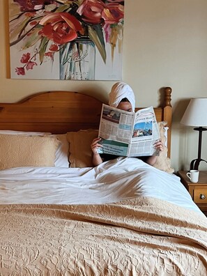 Single King | Iron/ironing board, rollaway beds, bed sheets
