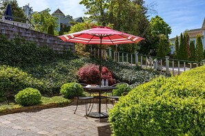 غرفة فردية - سرير ملكي | مكواة/لوح كي وأسرّة قابلة للطي وملاءات أسرّة