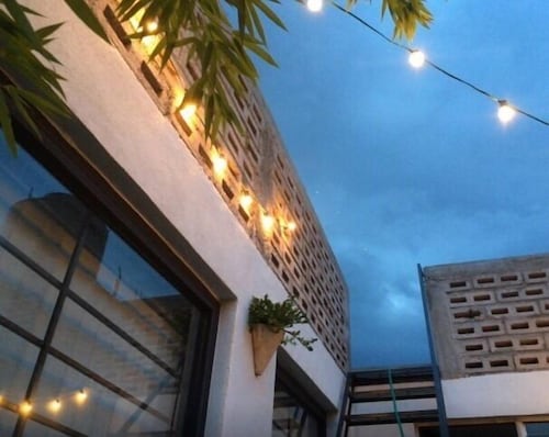 2 Bedrooms Terrace Downtown