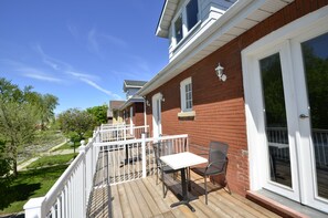 Standard Room, 1 Queen Bed (2 Blue) | Balcony - Ambassador B&B Guest Home (Stratford)