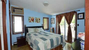 Deluxe Room, 1 Queen Bed, Balcony (3 Blue) | Premium bedding, soundproofing, free WiFi, bed sheets