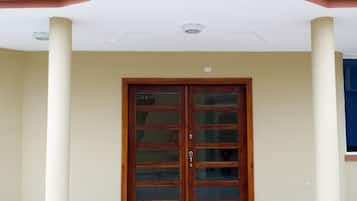 Pintu masuk properti