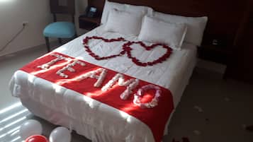 Room, 1 Queen Bed | Desk, iron/ironing board, rollaway beds, free WiFi