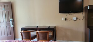 Desk, free WiFi - Western Inn (Union City)
