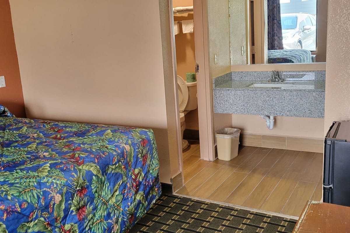 Habitación estándar, 1 cama King size, para no fumadores | Escritorio y wifi gratis
