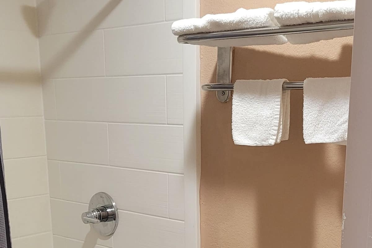 Standaard kamer, 1 kingsize bed, niet-roken | 1 slaapkamer, een bureau, gratis wifi