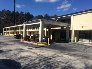 Vista frontal de la propiedad