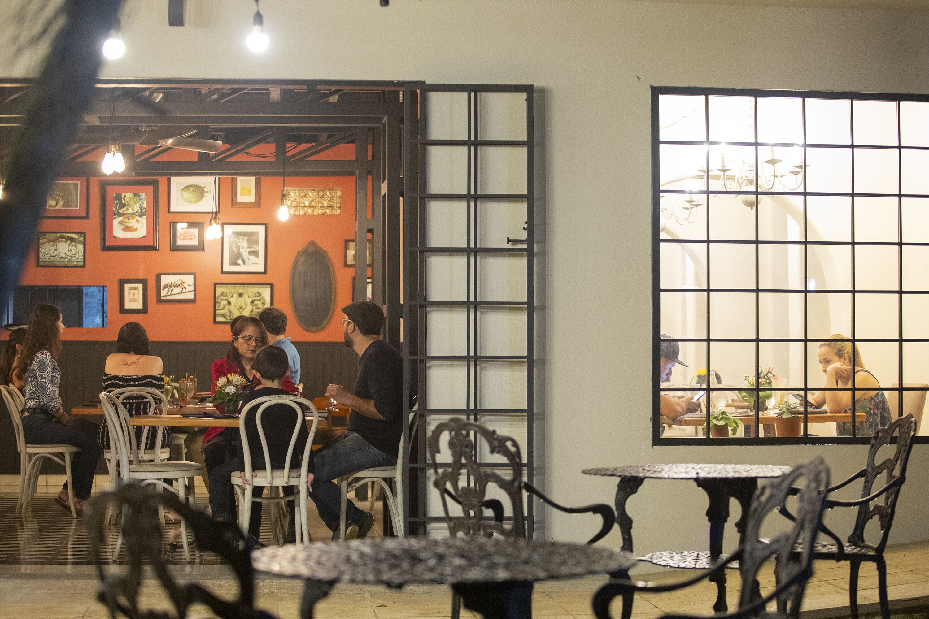 breakfast, lunch, dinner served; international cuisine