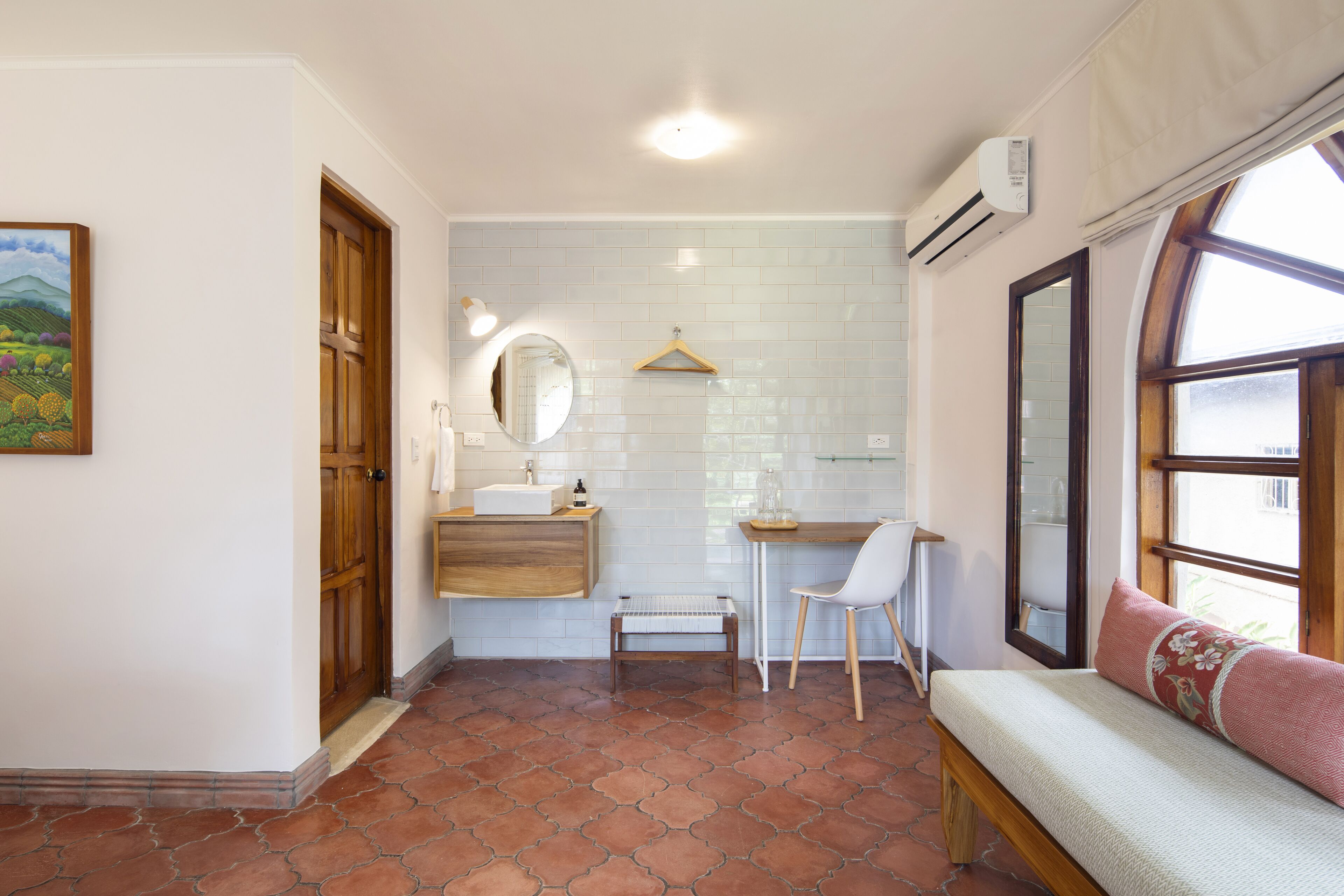 standard room, 1 queen bed | 1 bedroom, premium bedding, in-room safe, blackout curtains