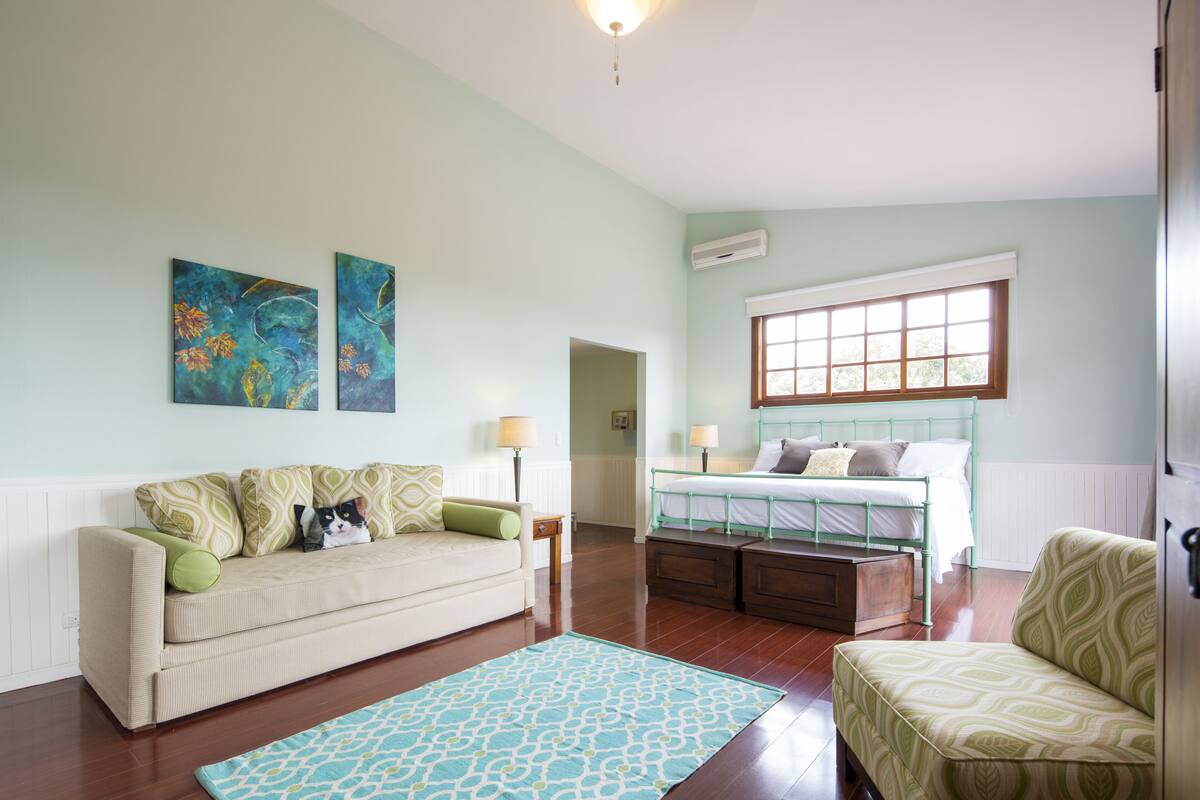 Honeymoon Suite, 1 King Bed, Garden View | Premium bedding, in-room safe, blackout drapes, soundproofing