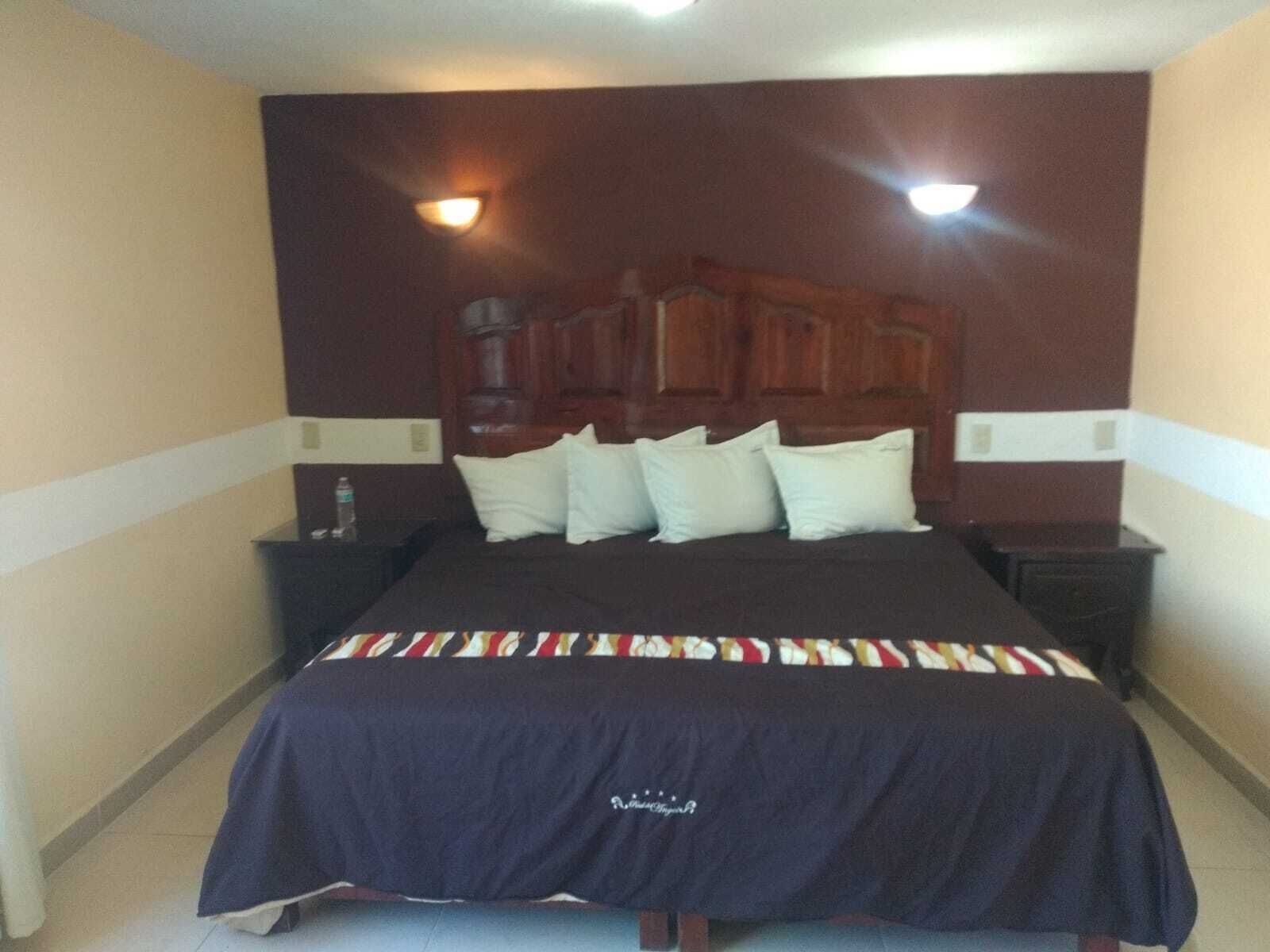 Room, Hot Tub | Down duvets, individually decorated, individually furnished, desk