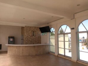 Bar en bord de piscine