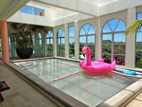 Piscina interna. Hotel Real del Angel