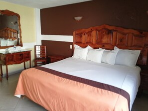 Room, Hot Tub | Down duvets, free WiFi, bed sheets