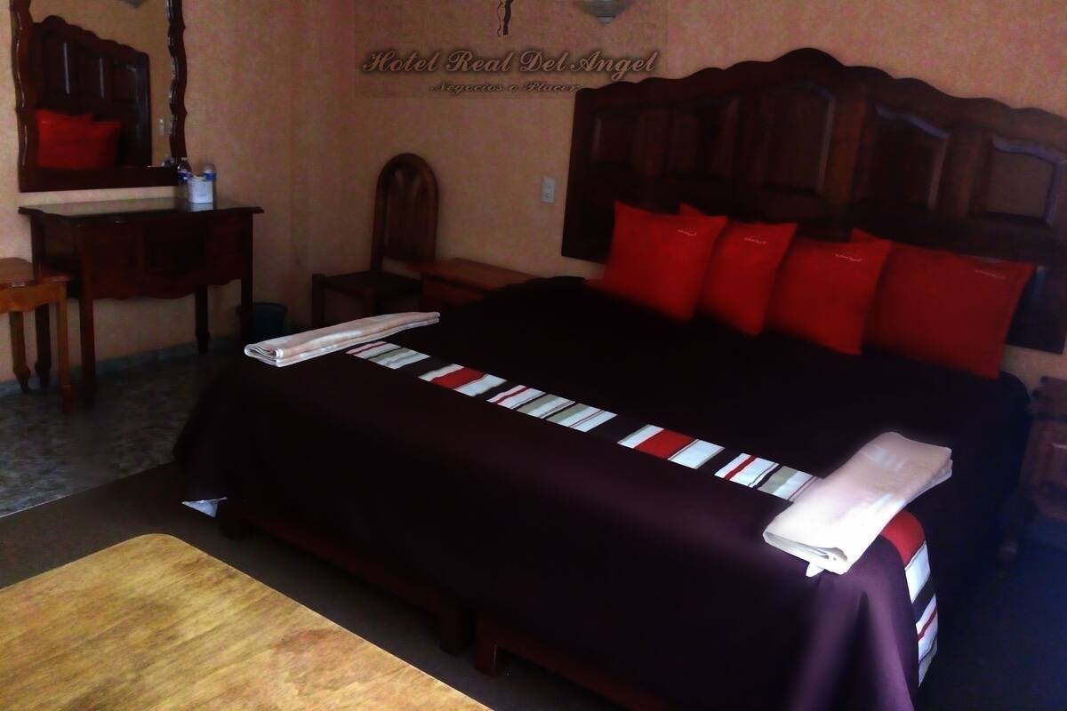 Down duvets, free WiFi, bed sheets