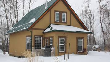 Luxury Cabin, 2 Bedrooms, Accessible, Pool View (Hummingbird Inn) | View from room