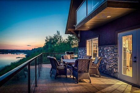 Terrace/patio. FireSong Resort Village