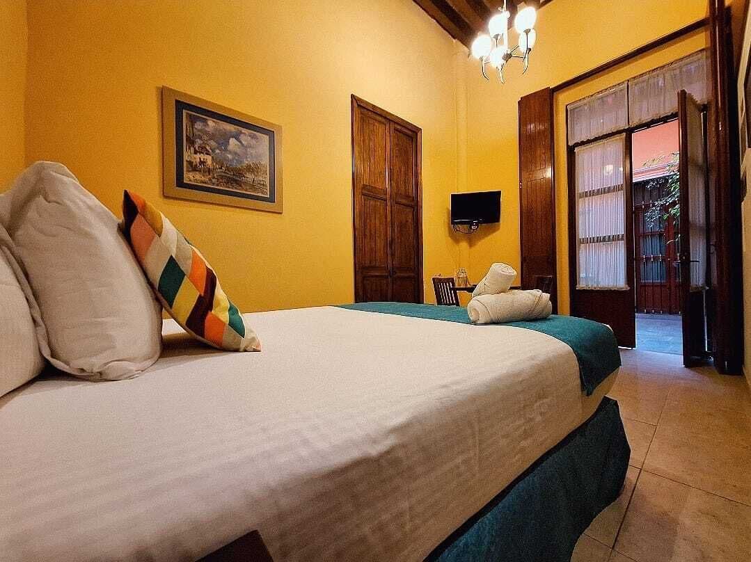 خزنة داخل الغرفة وبديكورات فريدة لكل غرفة وطراز فريد لكل وحدة ومكتب