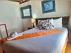 Business Loft, 1 Queen Bed with Sofa bed, Private Bathroom | In-room safe, individually decorated, individually furnished, desk - Hotel del Capitán de Puebla (Puebla)