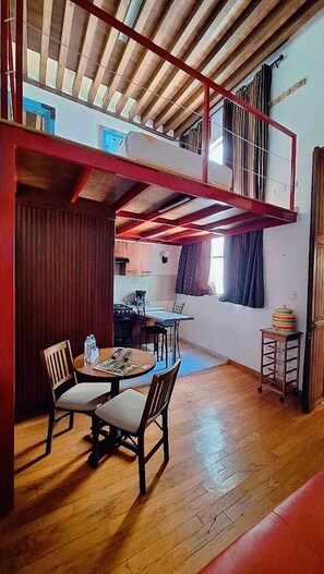 Business Loft, 1 Queen Bed with Sofa bed, Private Bathroom | In-room safe, individually decorated, individually furnished, desk - Hotel del Capitán de Puebla (Puebla)