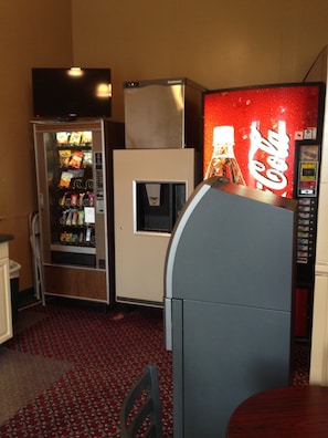 Vending machine - Mobridge Kountry Inn (Mobridge)