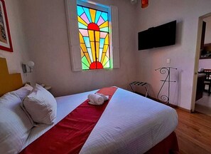 Junior-Suite | Badezimmer | Dusche, kostenlose Toilettenartikel, Haartrockner, Handtücher