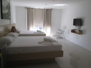 Deluxe Room | Desk, rollaway beds, free WiFi - Jeffrey S Hotel (Boracay Island)