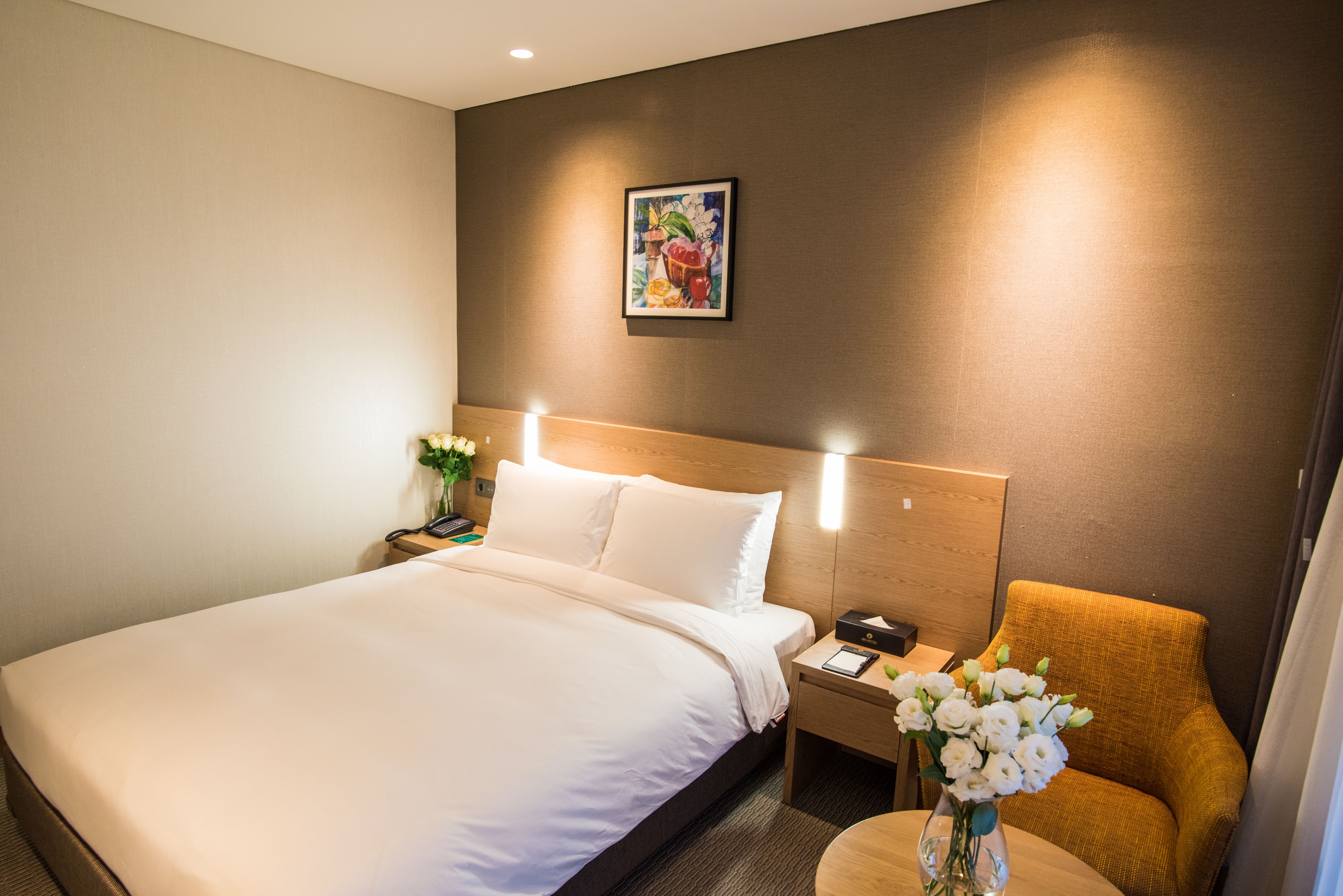 standard double room | premium bedding, in-room safe, desk, blackout curtains