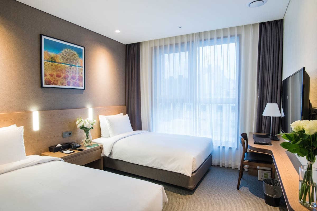 Standard Twin Room | Premium bedding, in-room safe, desk, blackout curtains
