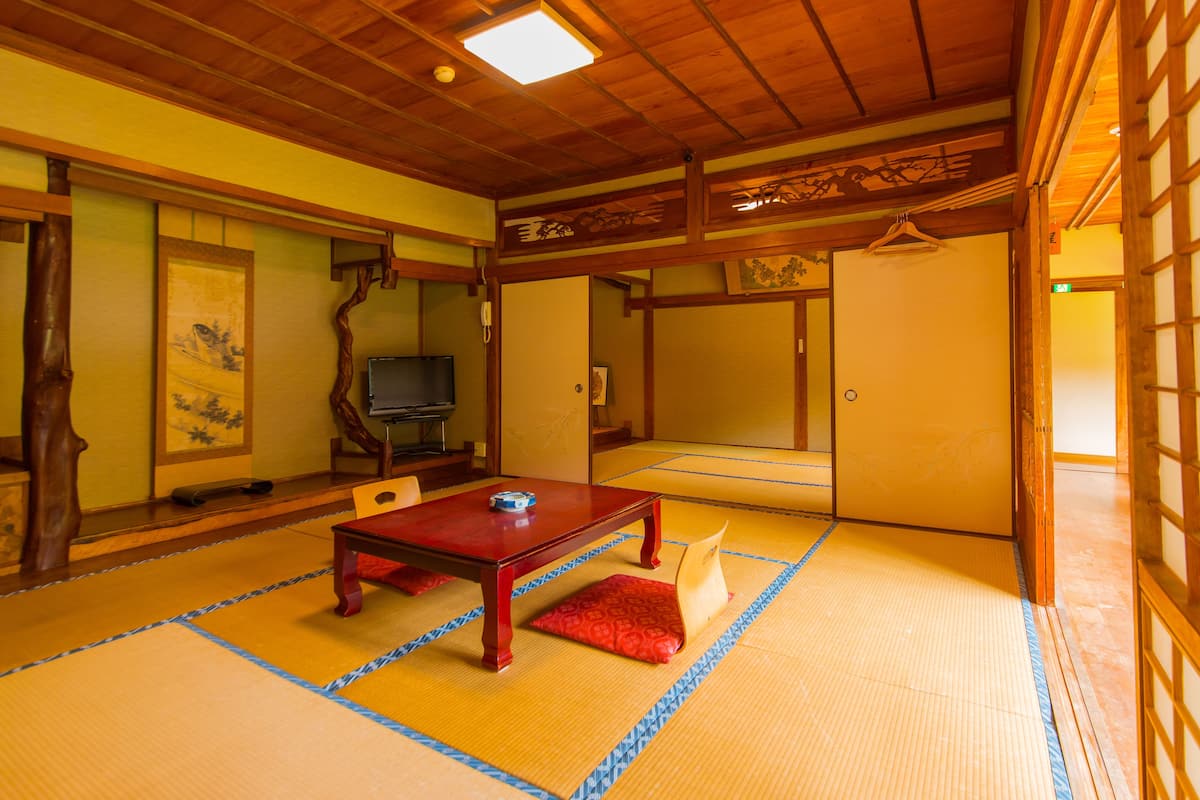 Superior Family Room, Japanese Style, Non Smoking - Adult Only | In-room safe, desk, free WiFi