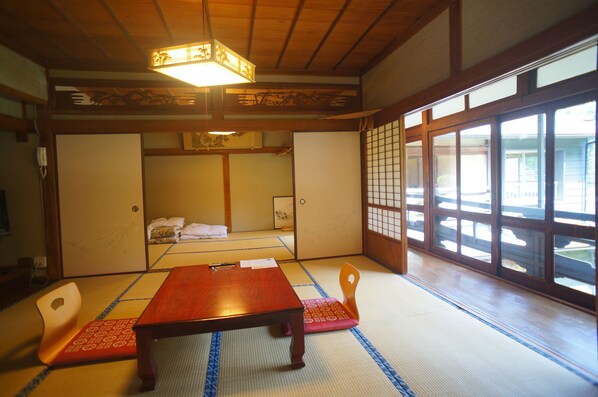 Kamar Keluarga, Bebas Asap Rokok (Superior Japanese Style) | Makan di kamar