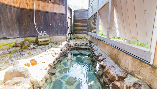 A stone hot spring area with wooden walls and a wooden deck. - Takaosou (Yufu)
