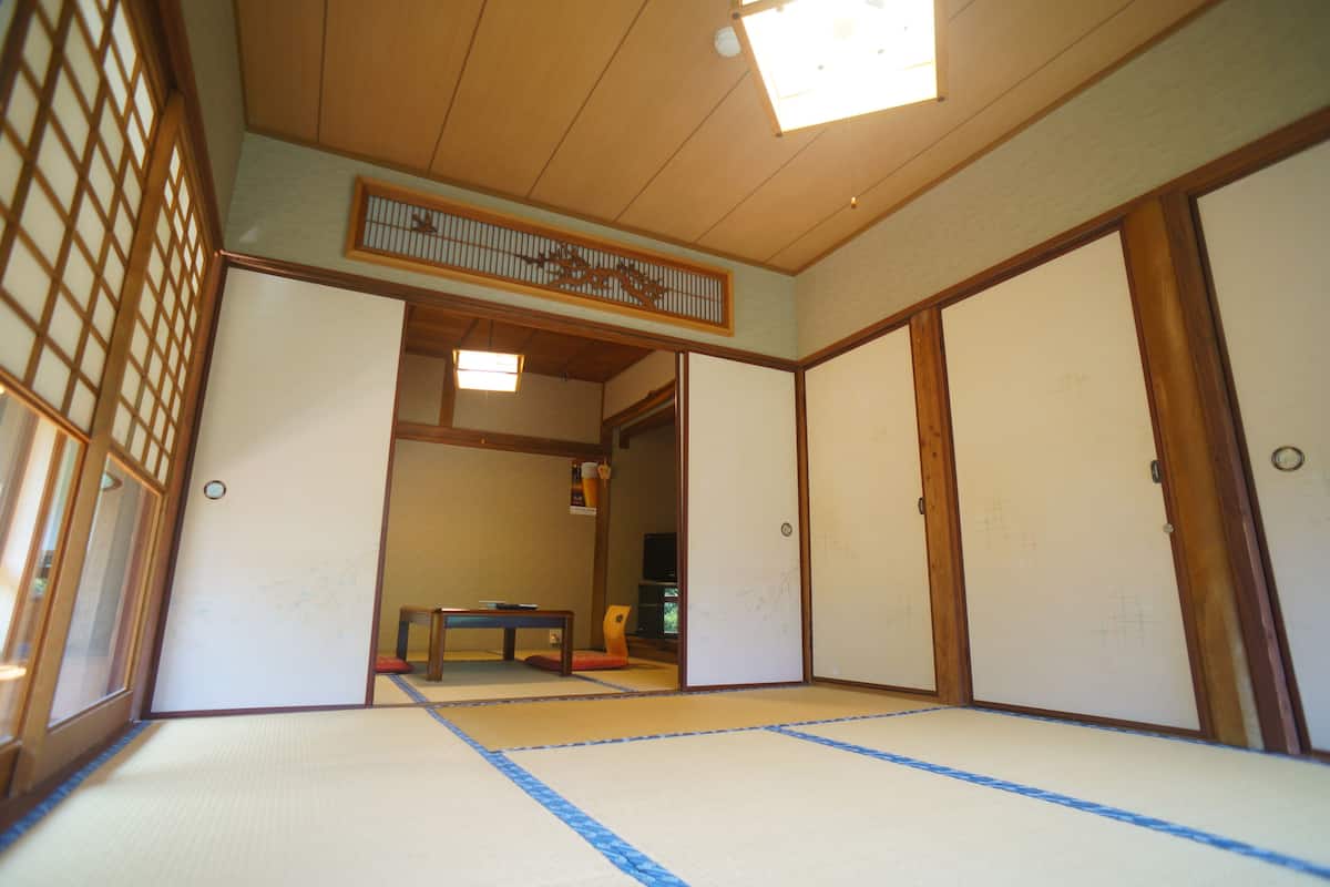 ห้องแฟมิลี่, ปลอดบุหรี่ (Standard Japanese Style) | ตู้นิรภัยในห้องพัก, โต๊ะทำงาน, Wi-Fi ฟรี