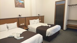 Twin Room | In-room safe, desk, blackout drapes, free WiFi - Colonial Plaza Hotel (Puno)