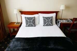 Superior Queen Studio, Shower Only | Room amenity